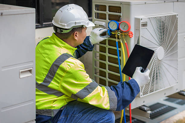 Professional Hvac technician working in Fayetteville, AL